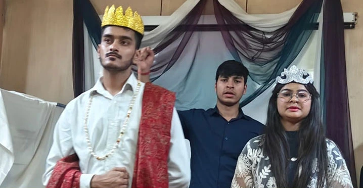 English course students showing their acting prowess with macbeth